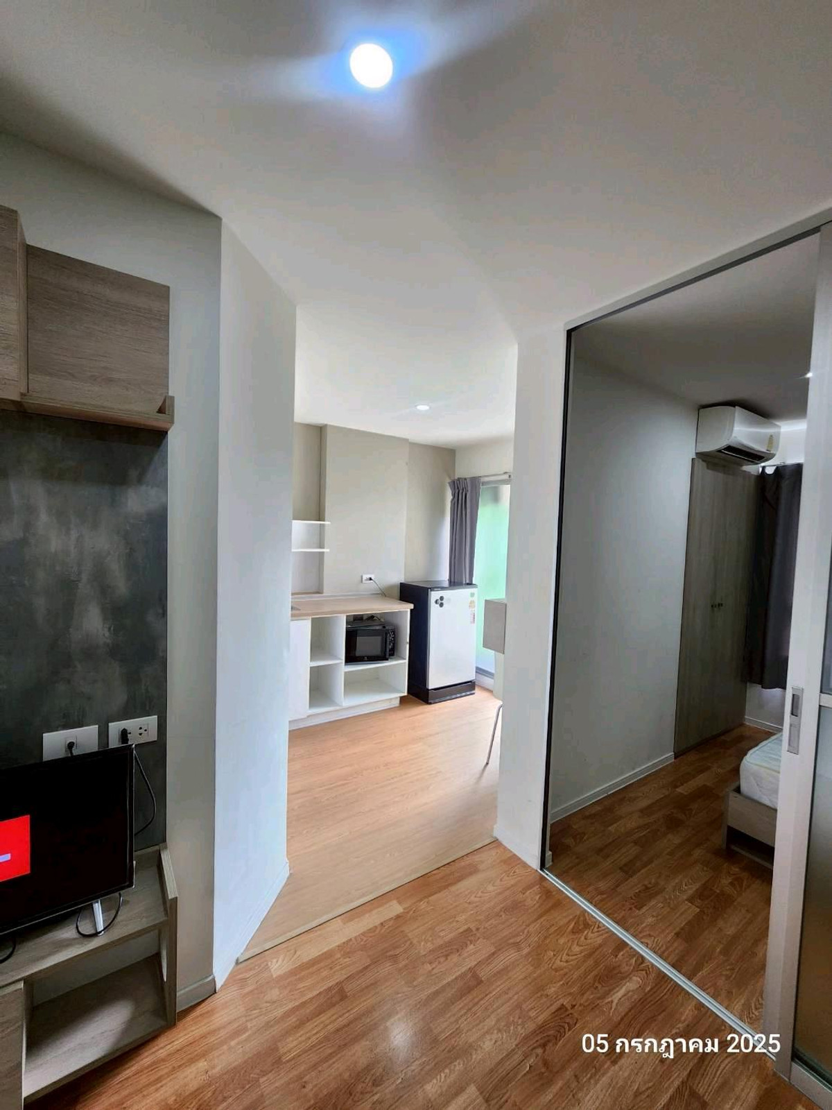 For SaleCondoSamut Prakan,Samrong : Condo for sale Lumpini Sukhumvit 76 Phase 1 
 ✅️ Selling for 1.2 million 
 🚇 near BTS Bearing Station 1 km.