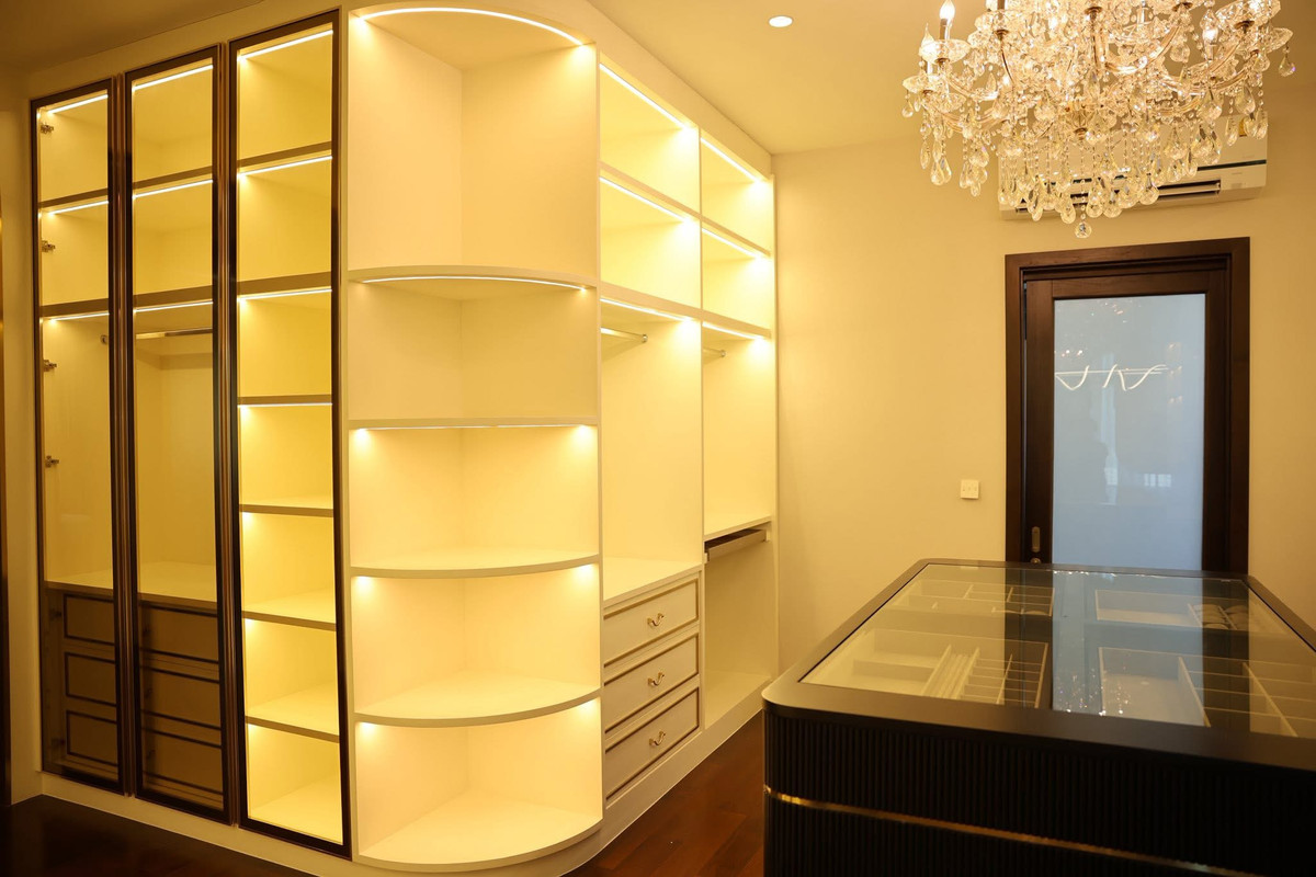 HouseLadkrabang, Suwannaphum Airport : Super Luxury house | Ready to move in immediately, Perfect Masterpiece Krungthep Kreetha, area 202 sq m | usable area 700 sq m • House facing south, corner plot, beautiful plot, 5 bedrooms | 6 bathrooms • Living room | Dining room • Thai kitchen + Western