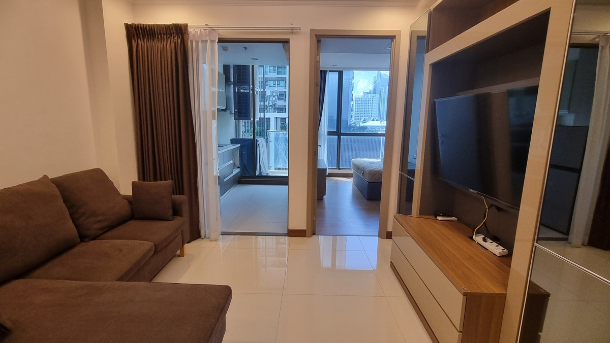 For RentCondoSukhumvit, Asoke, Thonglor : Condo, 7th floor, good location, fully furnished, beautifully decorated, for rent in Phrom Phong-Phetchaburi area. Near Samitivej Sukhumvit Hospital, only 2.1 km.