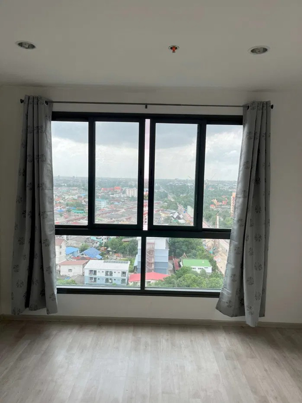 For SaleCondoPinklao, Charansanitwong : (Code T359) Condo for sale Ideo mobi charan interchange: Ideo Mobi Charan - Interchange near MRT Fai Chai.