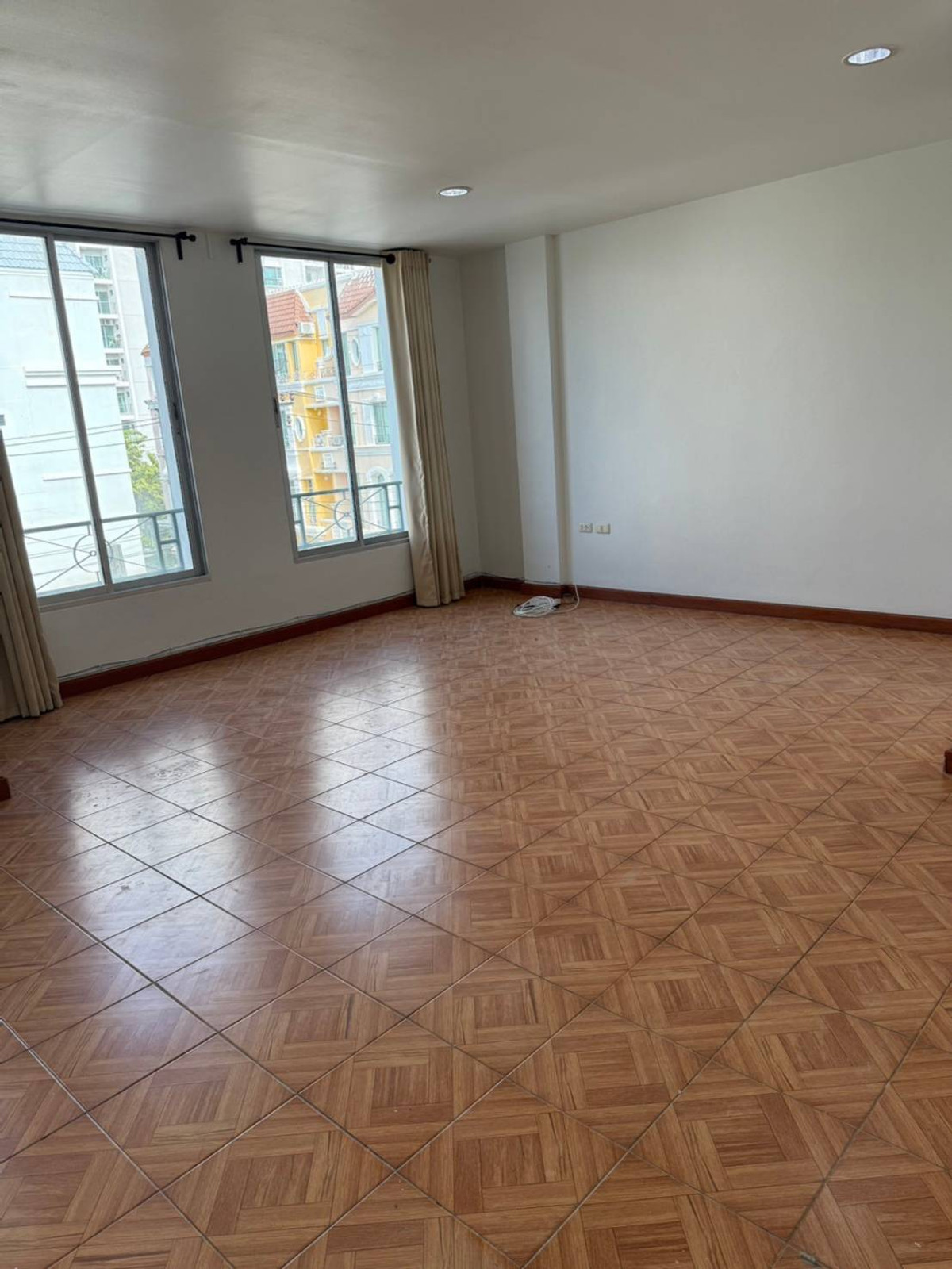 ให้เช่าทาวน์โฮมสมุทรปราการ สำโรง : ให้เช่าทาวน์โฮม บ้านกลางเมือง บริติช ทาวน์ ศรีนครินทร์ ใกล้ แม็คโคร ศรีนครินทร์ เพียง 2 นาที