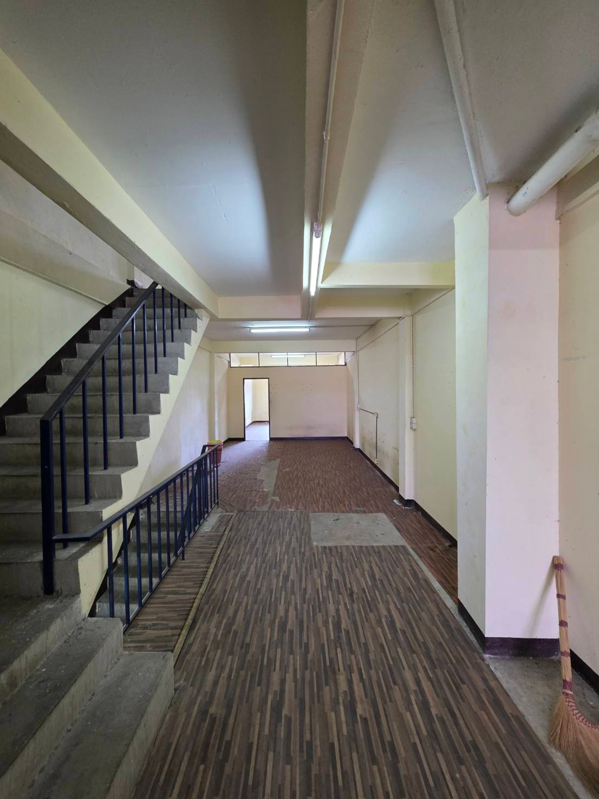 For RentShop HouseOnnut, Udomsuk : Commercial building for rent, Punnawithi zone, near BTS Punnawithi, only 4 minutes.