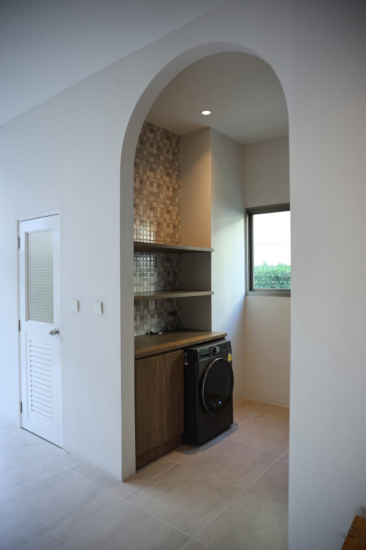 HouseLadkrabang, Suwannaphum Airport : Super Luxury house | Ready to move in immediately, Perfect Masterpiece Krungthep Kreetha, area 202 sq m | usable area 700 sq m • House facing south, corner plot, beautiful plot, 5 bedrooms | 6 bathrooms • Living room | Dining room • Thai kitchen + Western