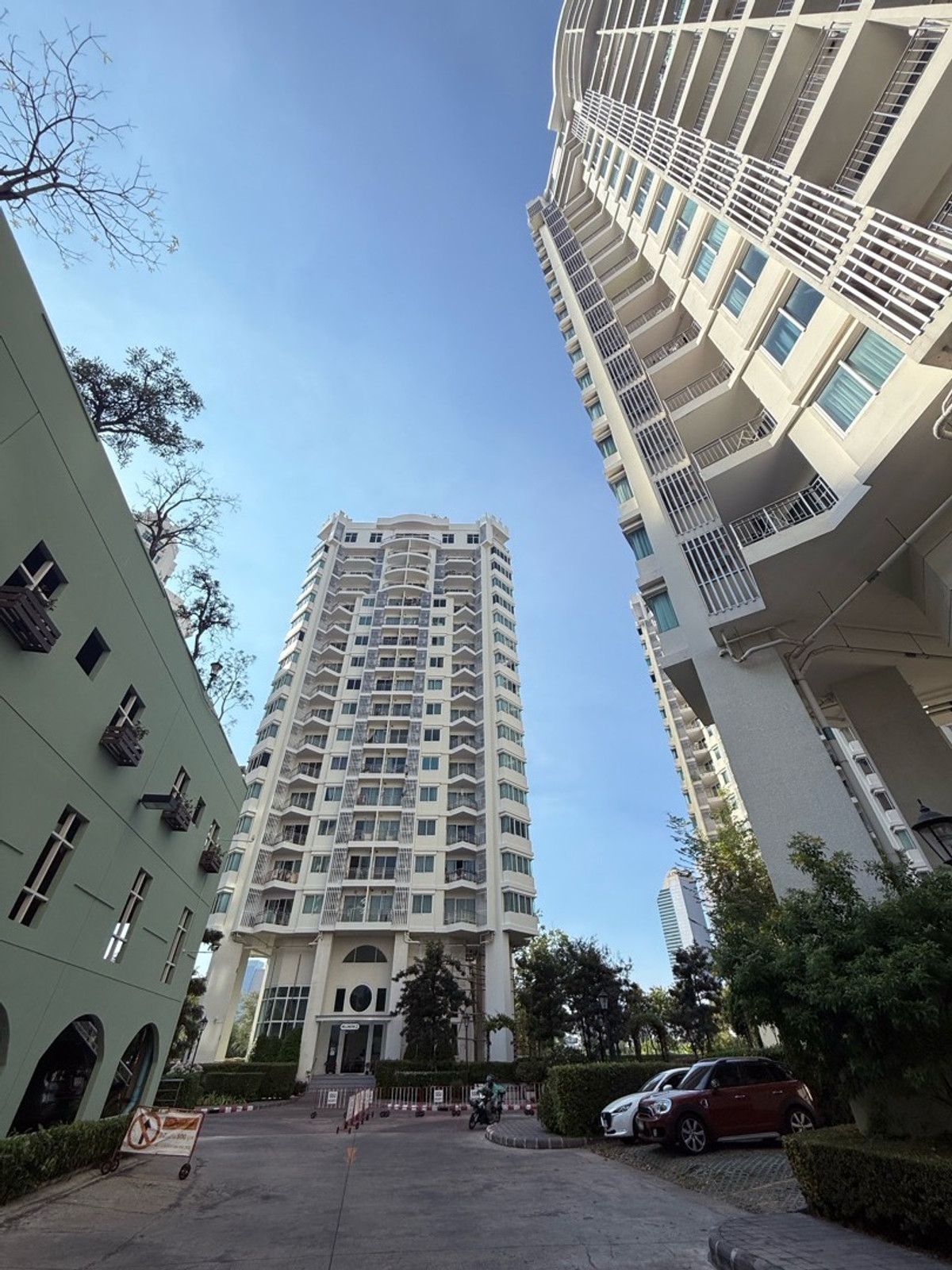 For RentCondoRama9, Petchburi, RCA : For rent, Supalai Wellington, 3 bedrooms, 3 bathrooms, 125 sq m, high floor, ready to move in, 70,000/month. If interested, contact 098-9655699.