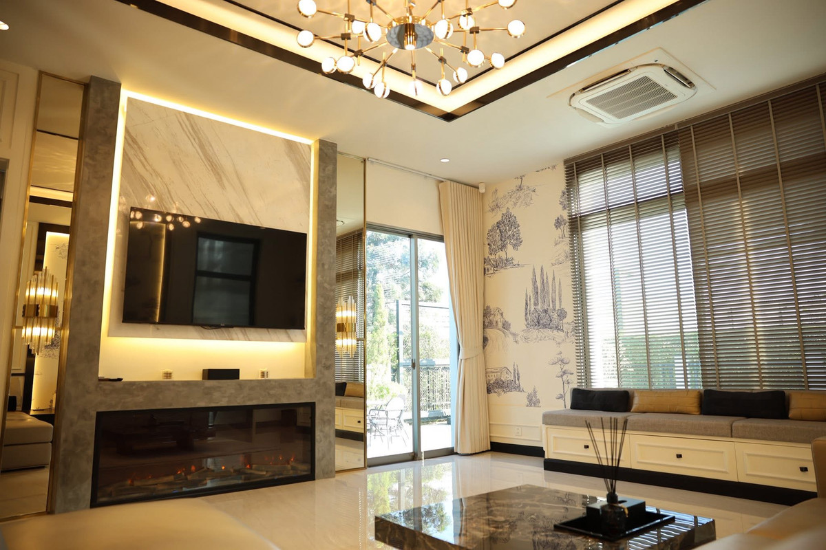 HouseLadkrabang, Suwannaphum Airport : Super Luxury house | Ready to move in immediately, Perfect Masterpiece Krungthep Kreetha, area 202 sq m | usable area 700 sq m • House facing south, corner plot, beautiful plot, 5 bedrooms | 6 bathrooms • Living room | Dining room • Thai kitchen + Western