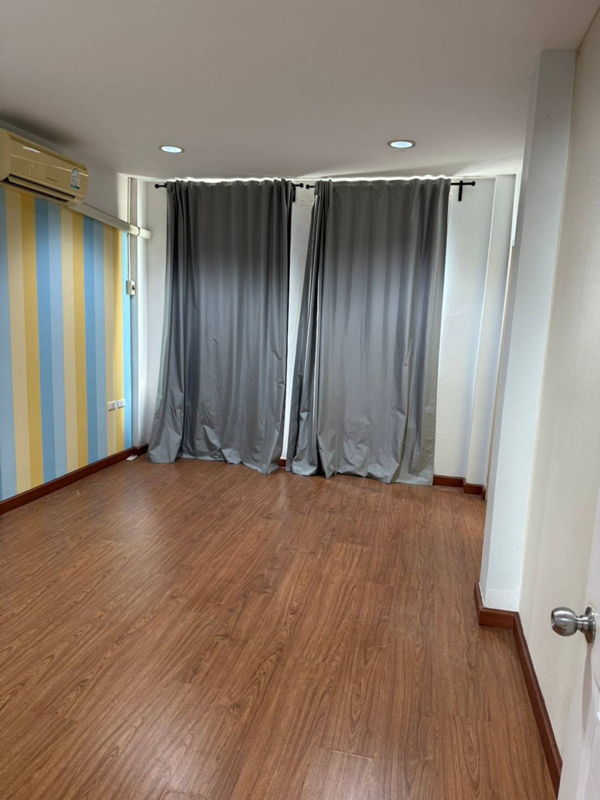 ให้เช่าทาวน์โฮมสมุทรปราการ สำโรง : ให้เช่าทาวน์โฮม บ้านกลางเมือง บริติช ทาวน์ ศรีนครินทร์ ใกล้ แม็คโคร ศรีนครินทร์ เพียง 2 นาที