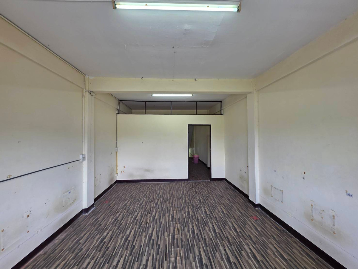 For RentShop HouseOnnut, Udomsuk : Commercial building for rent, Punnawithi zone, near BTS Punnawithi, only 4 minutes.