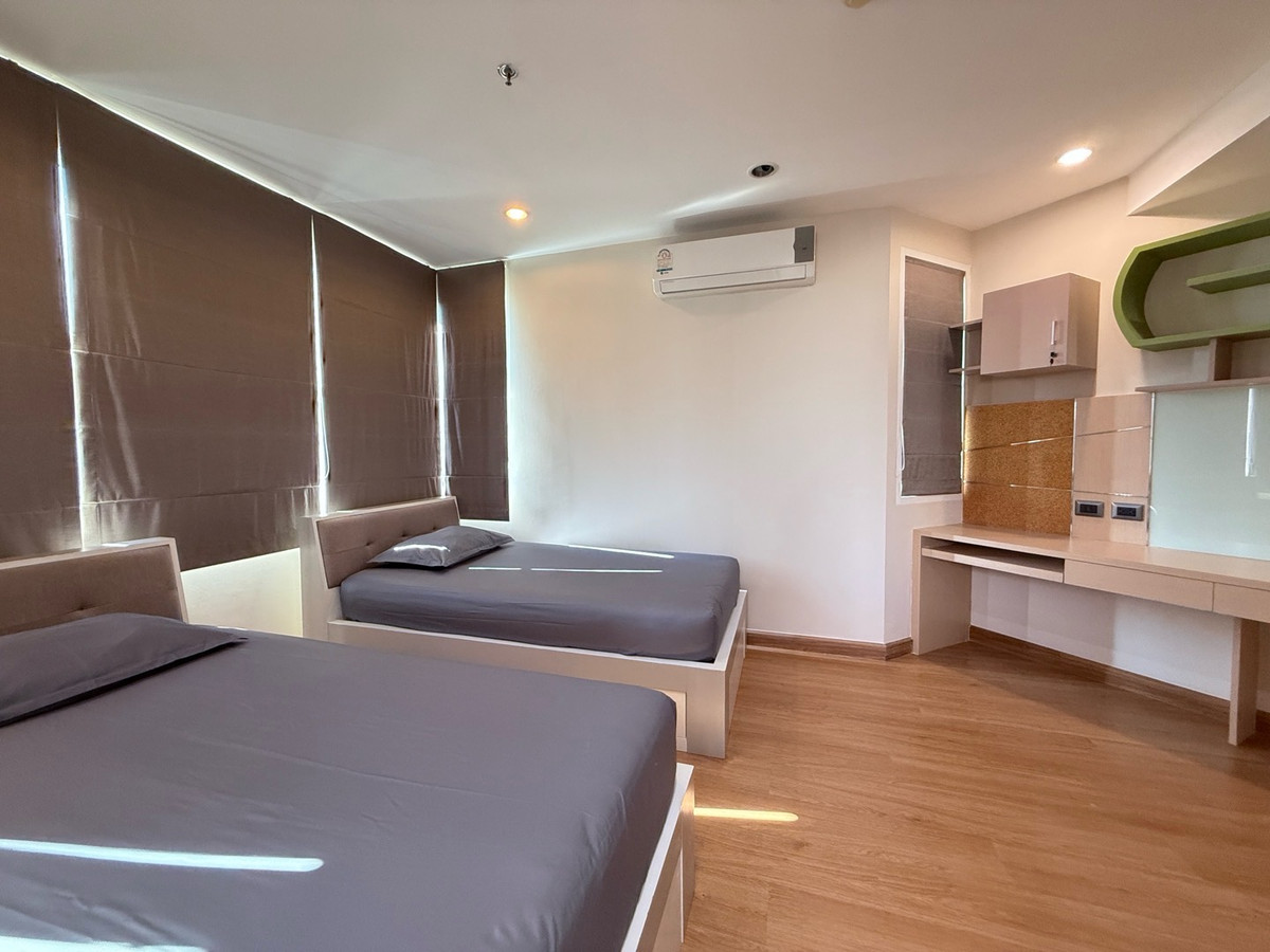 For RentCondoRama9, Petchburi, RCA : For rent, Supalai Wellington, 3 bedrooms, 3 bathrooms, 125 sq m, high floor, ready to move in, 70,000/month. If interested, contact 098-9655699.