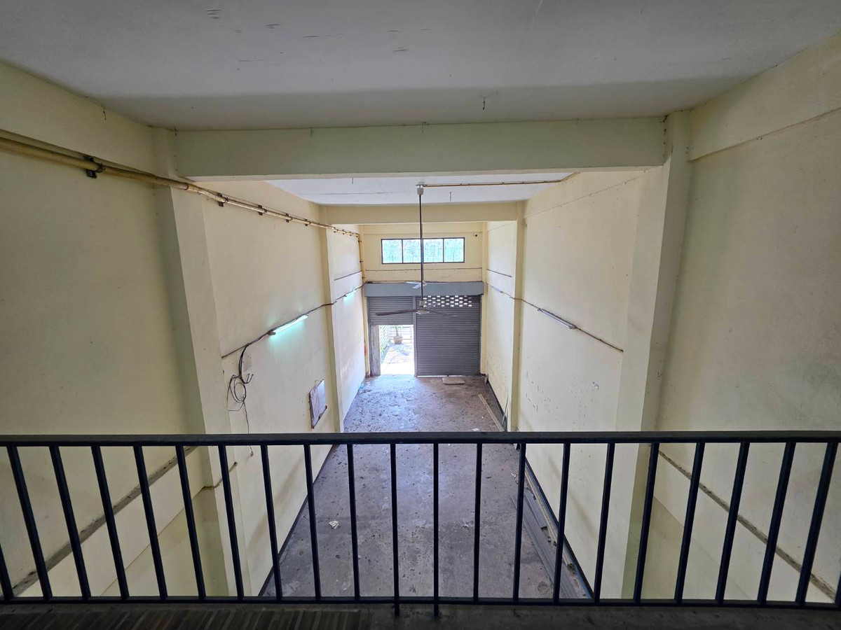 For RentShop HouseOnnut, Udomsuk : Commercial building for rent, Punnawithi zone, near BTS Punnawithi, only 4 minutes.