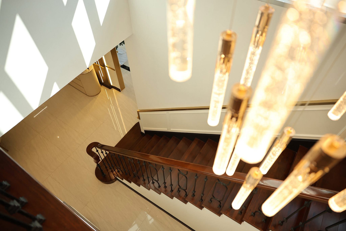 HouseLadkrabang, Suwannaphum Airport : Super Luxury house | Ready to move in immediately, Perfect Masterpiece Krungthep Kreetha, area 202 sq m | usable area 700 sq m • House facing south, corner plot, beautiful plot, 5 bedrooms | 6 bathrooms • Living room | Dining room • Thai kitchen + Western