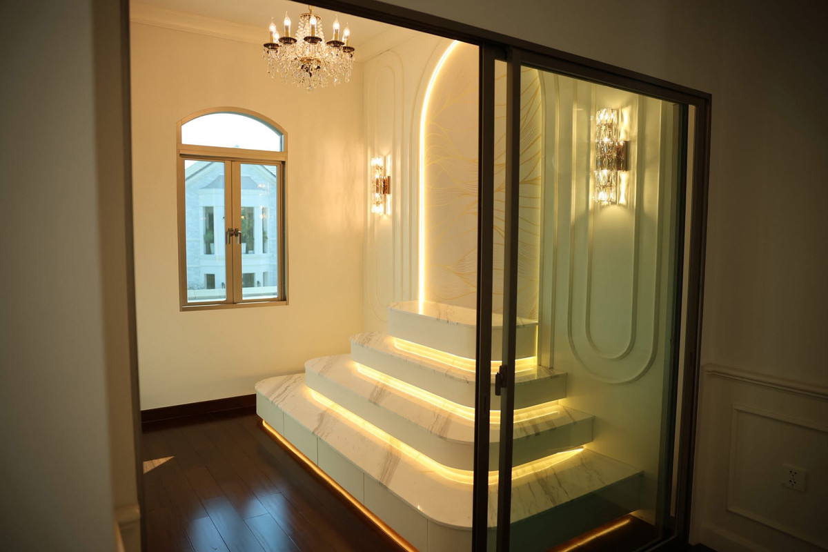 HouseLadkrabang, Suwannaphum Airport : Super Luxury house | Ready to move in immediately, Perfect Masterpiece Krungthep Kreetha, area 202 sq m | usable area 700 sq m • House facing south, corner plot, beautiful plot, 5 bedrooms | 6 bathrooms • Living room | Dining room • Thai kitchen + Western