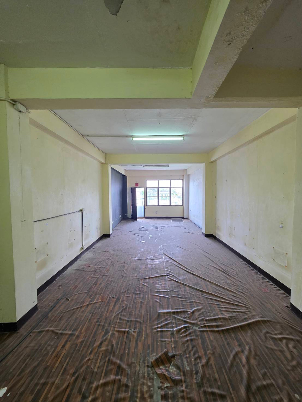 For RentShop HouseOnnut, Udomsuk : Commercial building for rent, Punnawithi zone, near BTS Punnawithi, only 4 minutes.