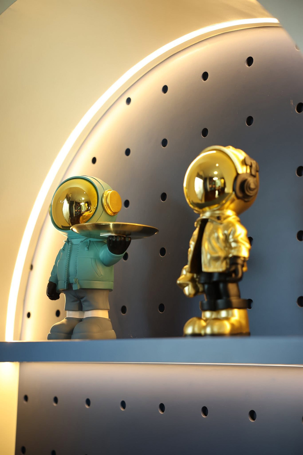 HouseLadkrabang, Suwannaphum Airport : Super Luxury house | Ready to move in immediately, Perfect Masterpiece Krungthep Kreetha, area 202 sq m | usable area 700 sq m • House facing south, corner plot, beautiful plot, 5 bedrooms | 6 bathrooms • Living room | Dining room • Thai kitchen + Western