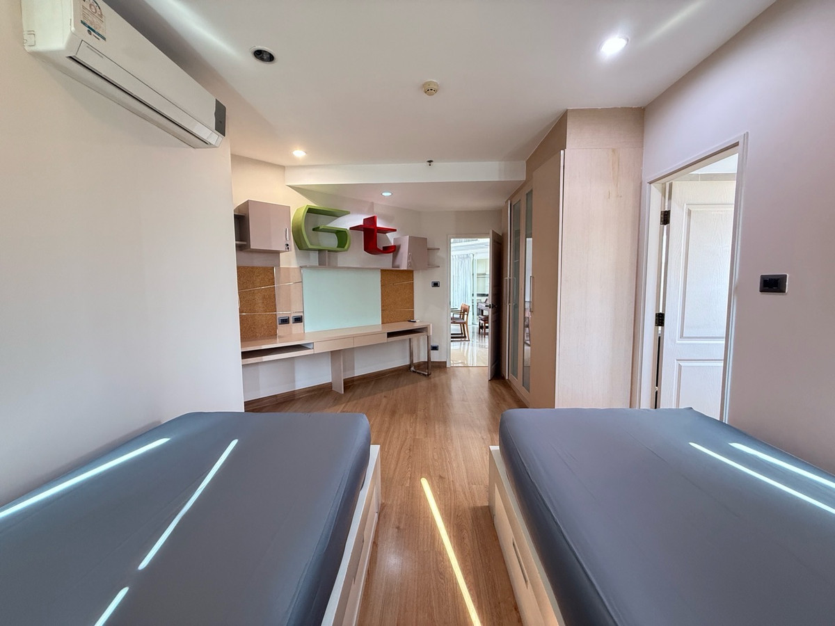 For RentCondoRama9, Petchburi, RCA : For rent, Supalai Wellington, 3 bedrooms, 3 bathrooms, 125 sq m, high floor, ready to move in, 70,000/month. If interested, contact 098-9655699.