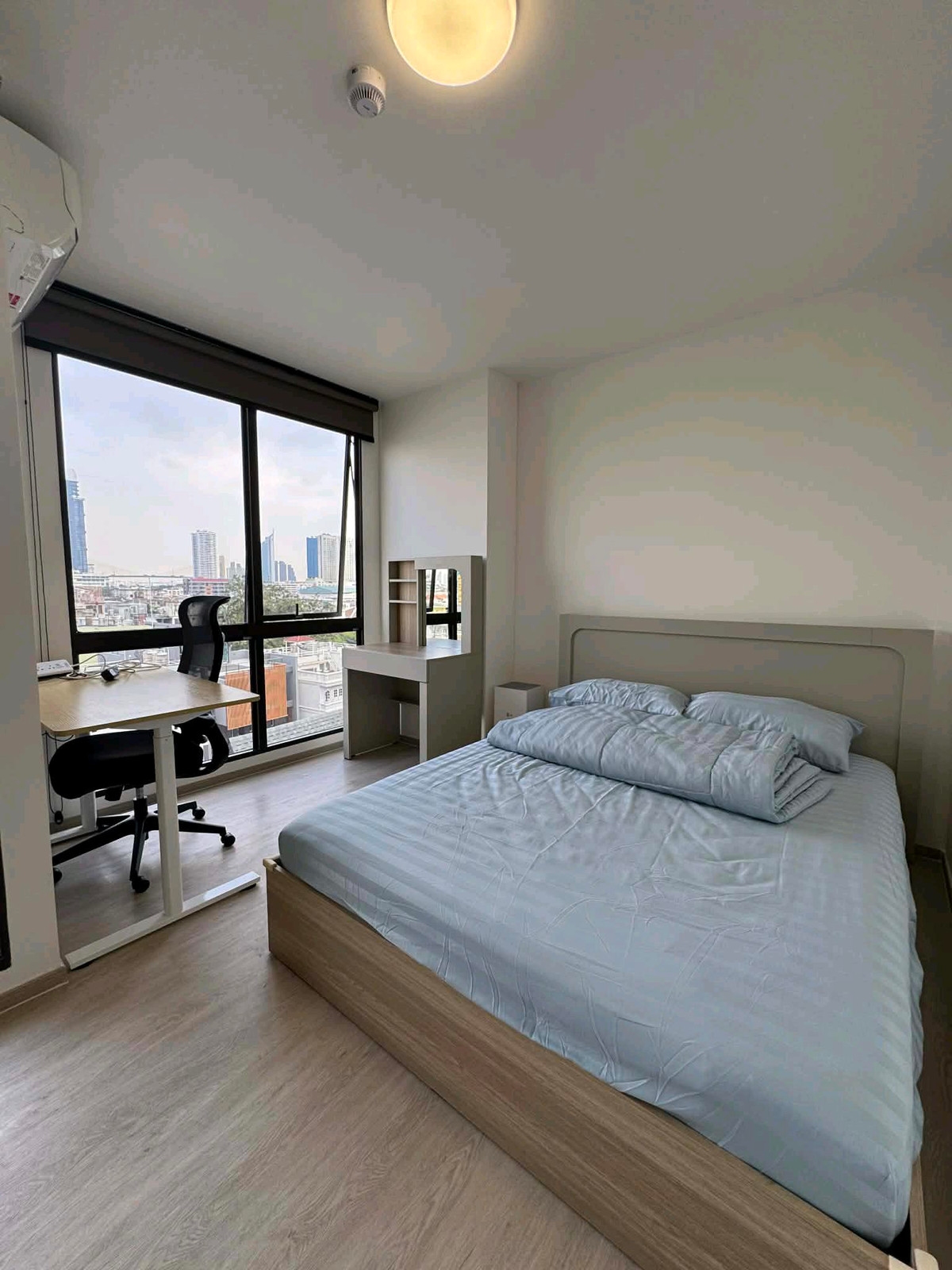 ให้เช่าคอนโดสาทร นราธิวาส : 💎ห้องมุม ใหม่สวย💎SCAPE CHAROENKRUNG พระราม 3💎32ตรม
1 ห้องนอน 1 ห้องน้ำ ชั้น 8 เช่าเพียง 15,000฿/เดือน KIM คิม 𝗟𝗜𝗡𝗘:𝗺𝗶𝗿𝗮𝗴𝗲𝗿𝗶𝗰𝗵𝗰𝗼𝗻𝗱𝗼 Tel: 𝟬𝟲𝟲-𝟬𝟮𝟬-𝟴𝟬𝟭𝟯, 0842914701