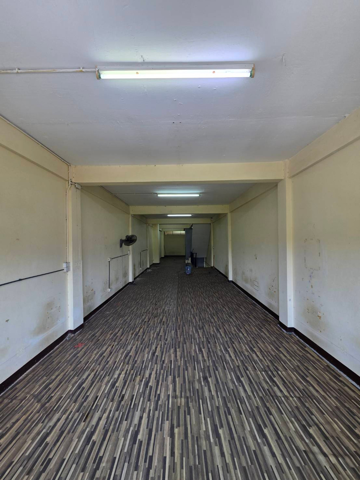 For RentShop HouseOnnut, Udomsuk : Commercial building for rent, Punnawithi zone, near BTS Punnawithi, only 4 minutes.