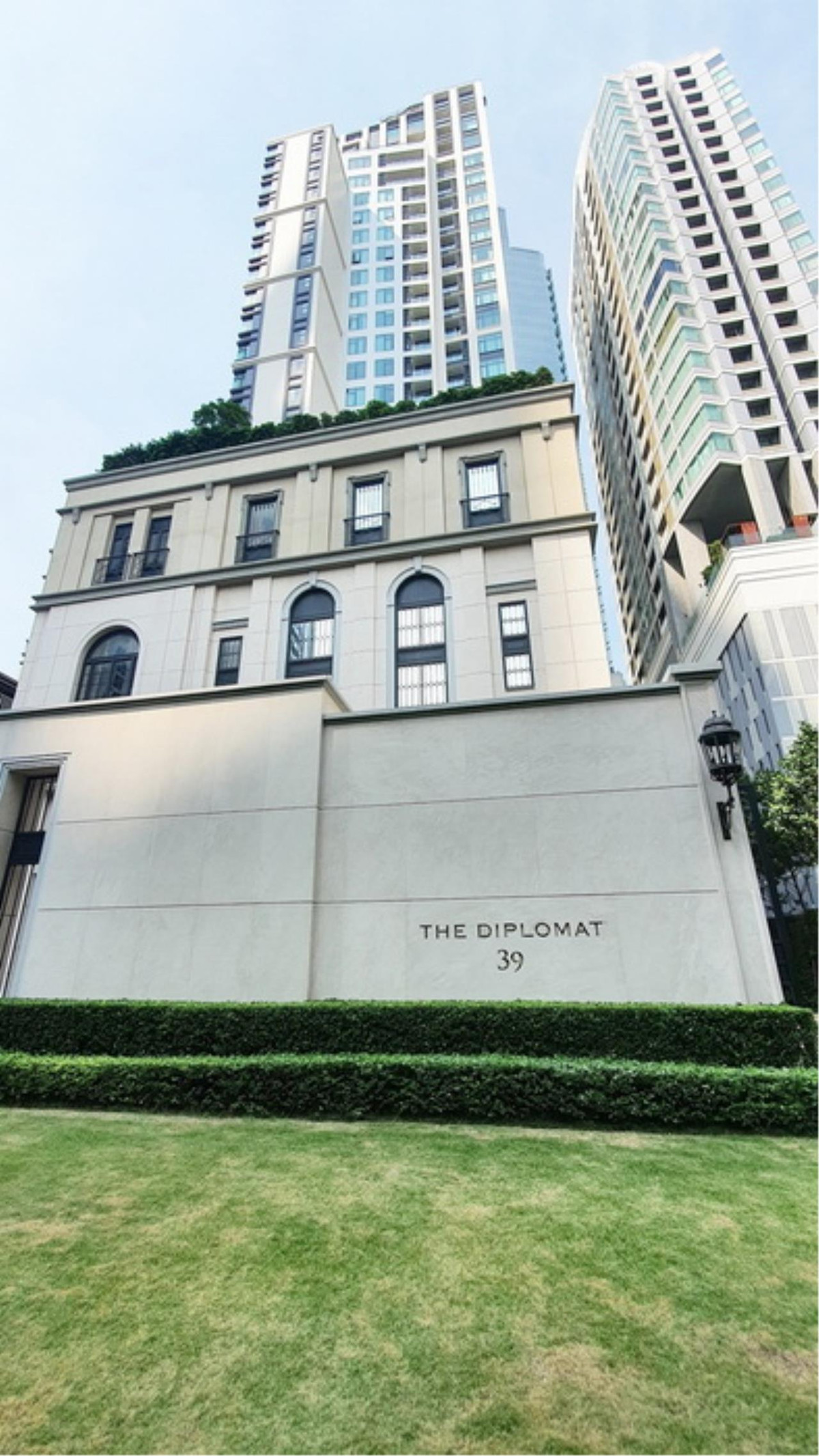 ขายคอนโดสุขุมวิท อโศก ทองหล่อ : ขาย Diplomat39 ห้องสวยใหม่ ไม่เคยเข้าอยู่ ห้องหัวมุม วิวดีมีระเบียง 1นอน 59ตรม.