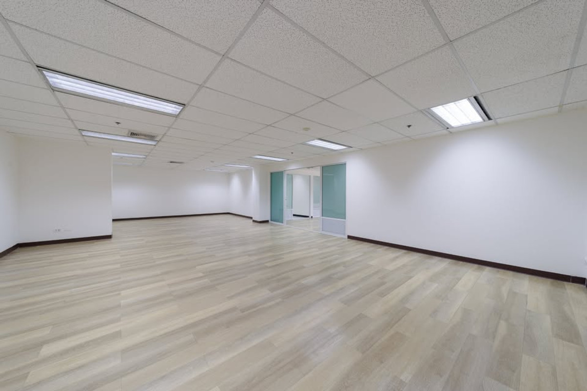 ให้เช่าสำนักงานสีลม ศาลาแดง บางรัก : HR3131ออฟฟิศให้เช่าทำเลทอง ใจกลางย่านธุรกิจ (Sathon-Silom) ถนนปั้น ย่านสีลม ใกล้ BTS เซนต์หลุยส์