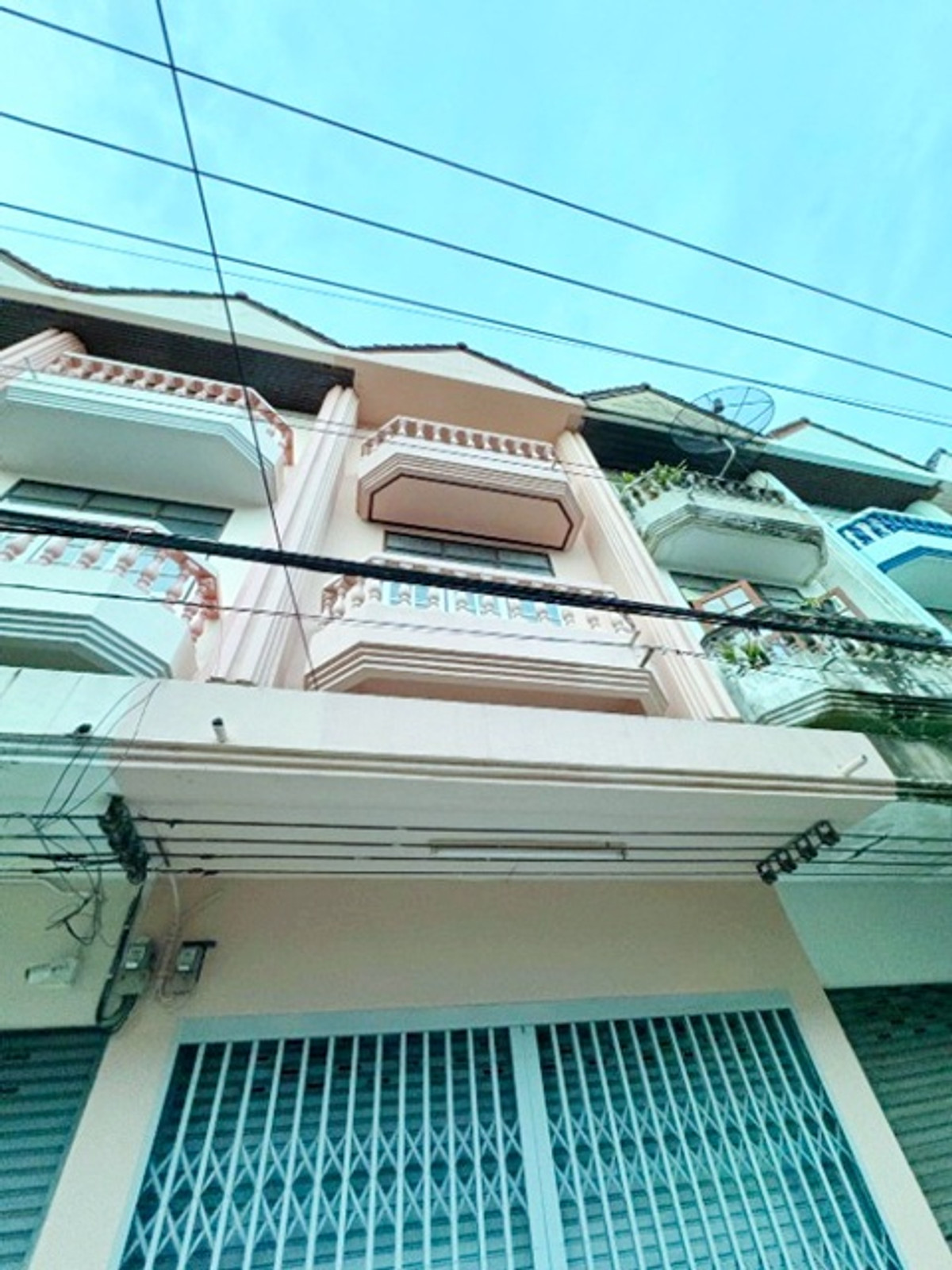 ให้เช่าอาคารพาณิชย์เกษตร นวมินทร์ ลาดปลาเค้า : ลด20% พร้อมอยู่ 3 นอน 3 น้ำ รพ.เกษมราษฎร์ 600 ม. สวนเสรีไทย เสรีไทย 28-36 MRTสัมมากร ให้เช่าอาคารพาณิชย์ 3.5 ชั้น 20 ตร.วา.256 ตร.ม.