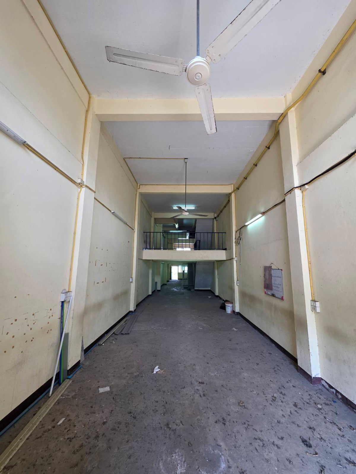 For RentShop HouseOnnut, Udomsuk : Commercial building for rent, Punnawithi zone, near BTS Punnawithi, only 4 minutes.