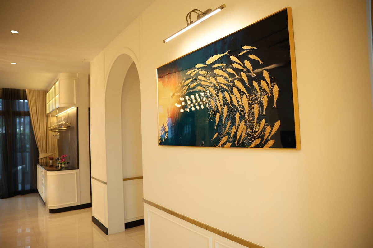 HouseLadkrabang, Suwannaphum Airport : Super Luxury house | Ready to move in immediately, Perfect Masterpiece Krungthep Kreetha, area 202 sq m | usable area 700 sq m • House facing south, corner plot, beautiful plot, 5 bedrooms | 6 bathrooms • Living room | Dining room • Thai kitchen + Western