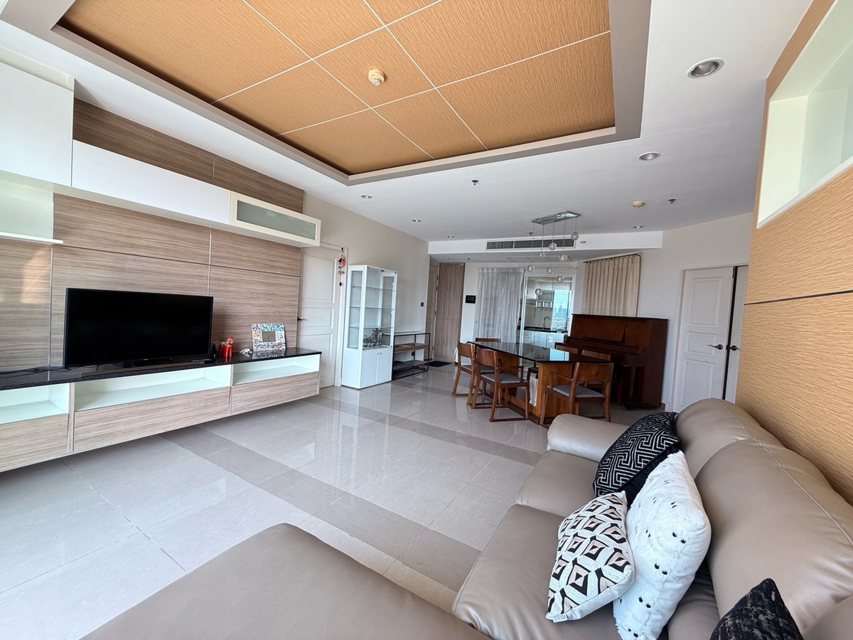 For RentCondoRama9, Petchburi, RCA : For rent, Supalai Wellington, 3 bedrooms, 3 bathrooms, 125 sq m, high floor, ready to move in, 70,000/month. If interested, contact 098-9655699.