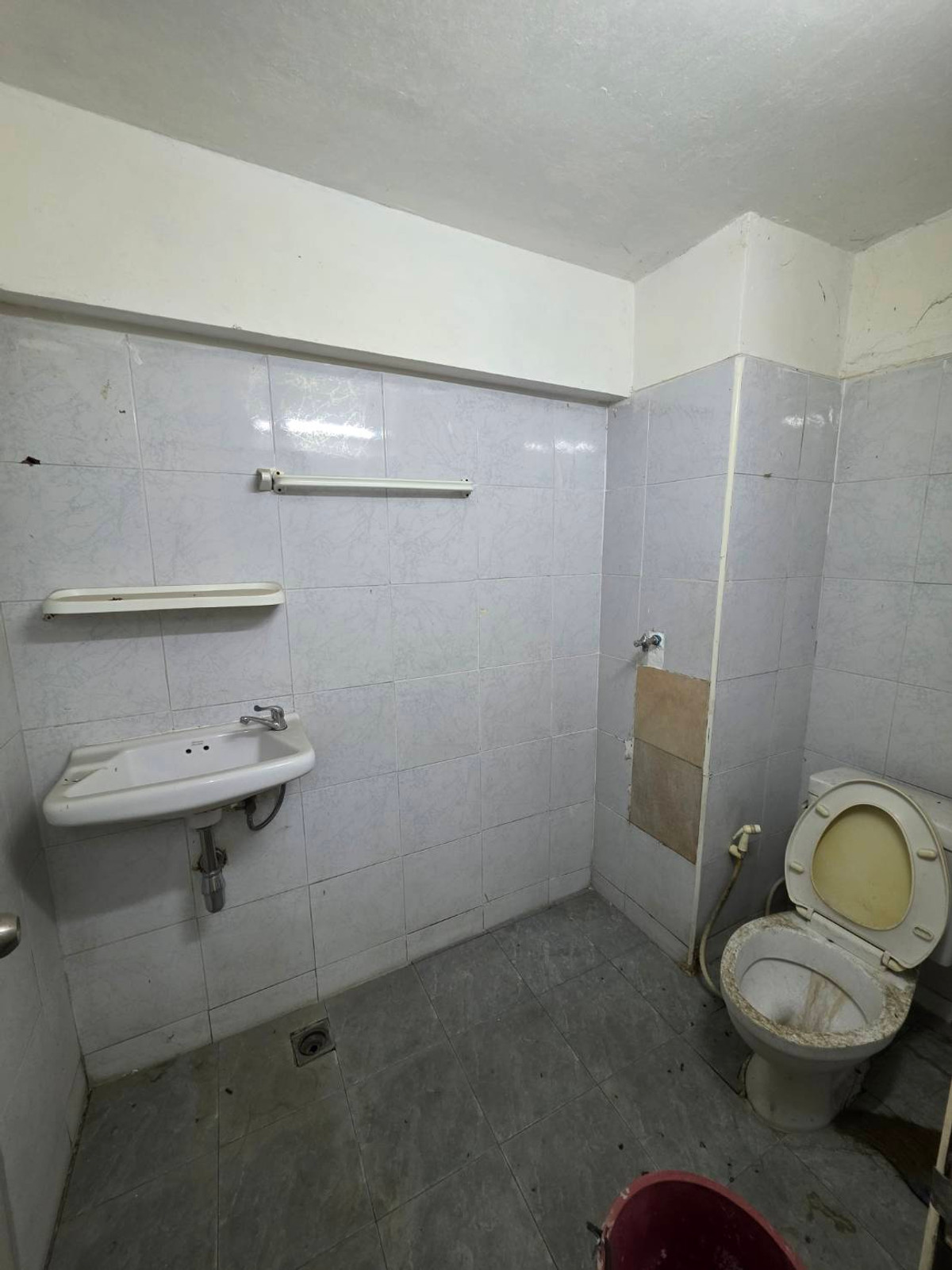 For RentShop HouseOnnut, Udomsuk : Commercial building for rent, Punnawithi zone, near BTS Punnawithi, only 4 minutes.