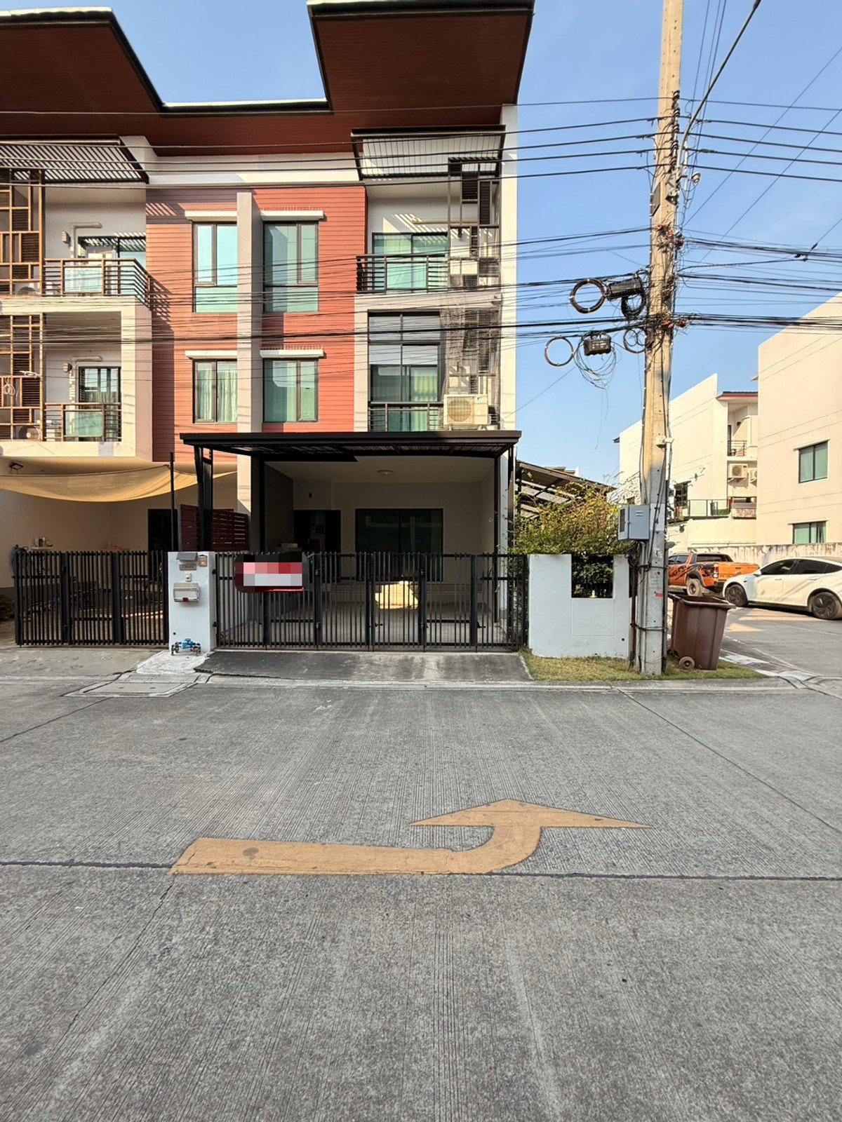 ให้เช่าทาวน์โฮมลาดกระบัง สุวรรณภูมิ : ให้เช่าทาวน์โฮม 3 ชั้น หลังมุม iField บางนา (ไอฟีล บางนา) พร้อมอยู่!!