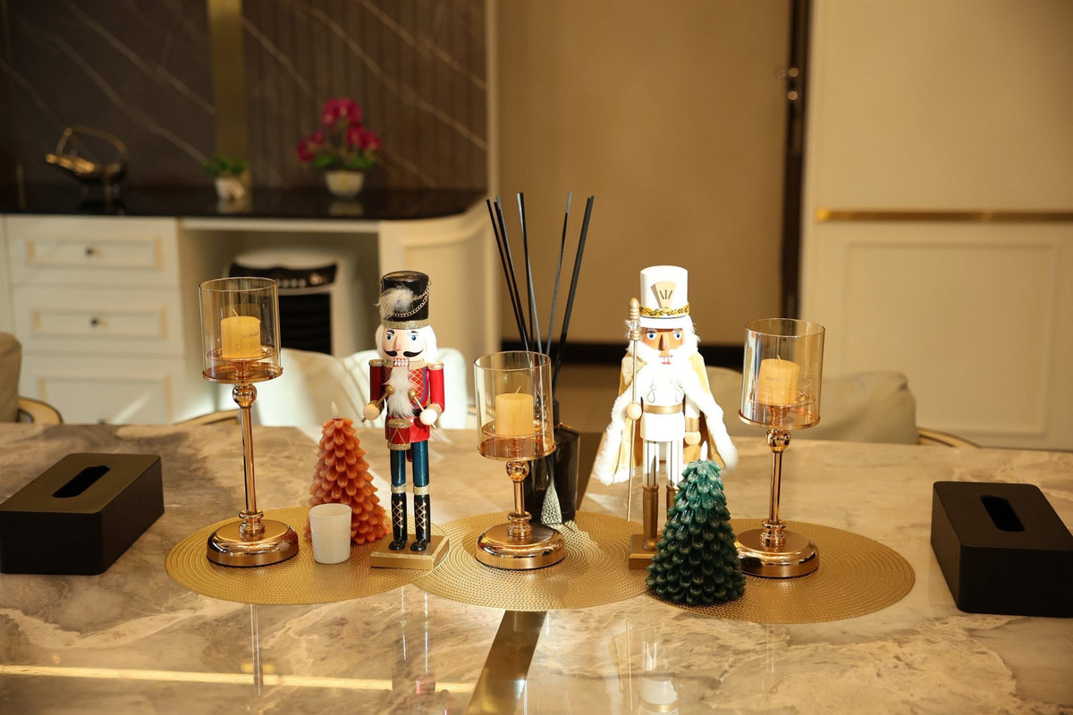 HouseLadkrabang, Suwannaphum Airport : Super Luxury house | Ready to move in immediately, Perfect Masterpiece Krungthep Kreetha, area 202 sq m | usable area 700 sq m • House facing south, corner plot, beautiful plot, 5 bedrooms | 6 bathrooms • Living room | Dining room • Thai kitchen + Western