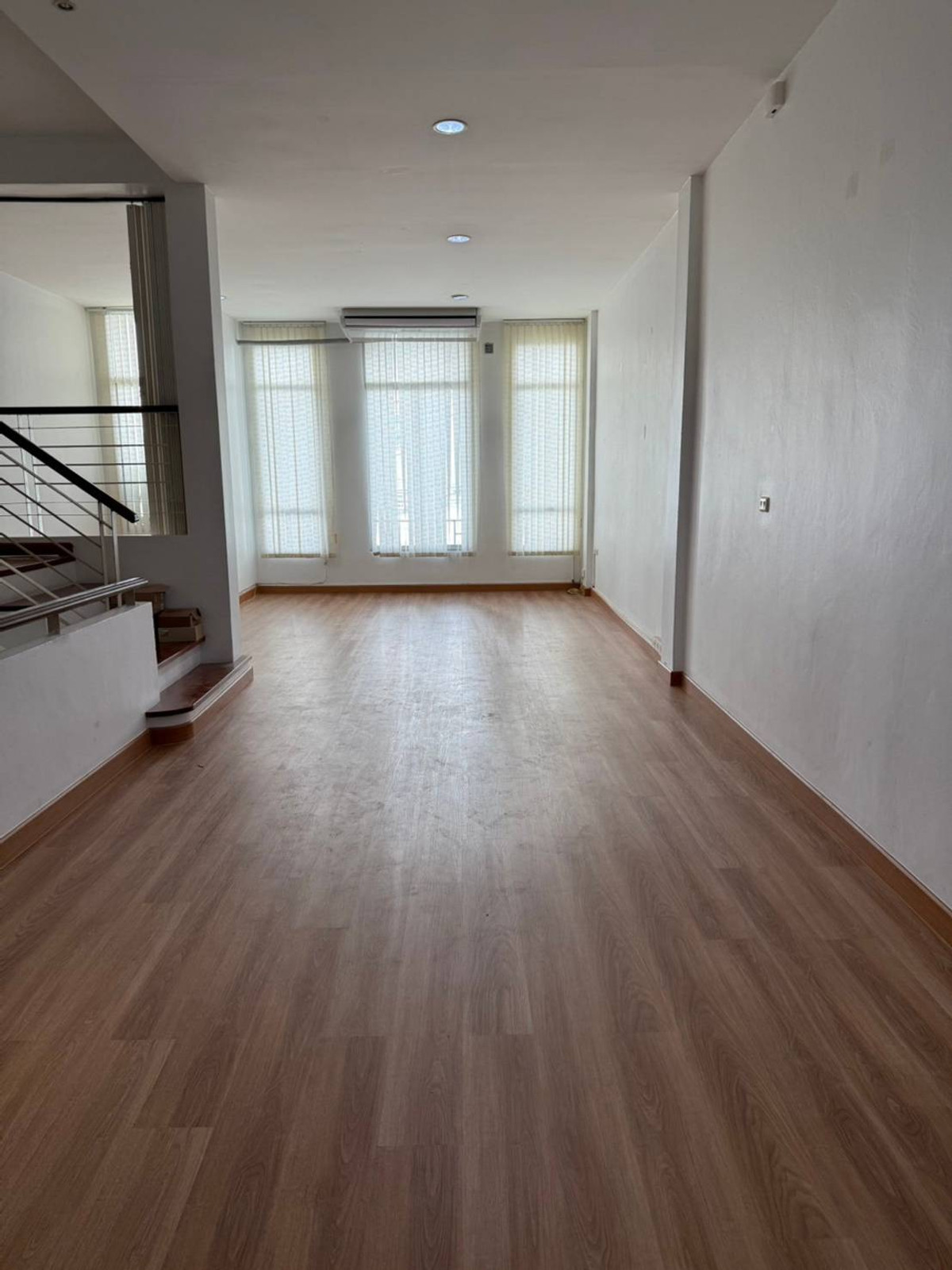 ให้เช่าทาวน์โฮมสมุทรปราการ สำโรง : ให้เช่าทาวน์โฮม บ้านกลางเมือง บริติช ทาวน์ ศรีนครินทร์ ใกล้ แม็คโคร ศรีนครินทร์ เพียง 2 นาที