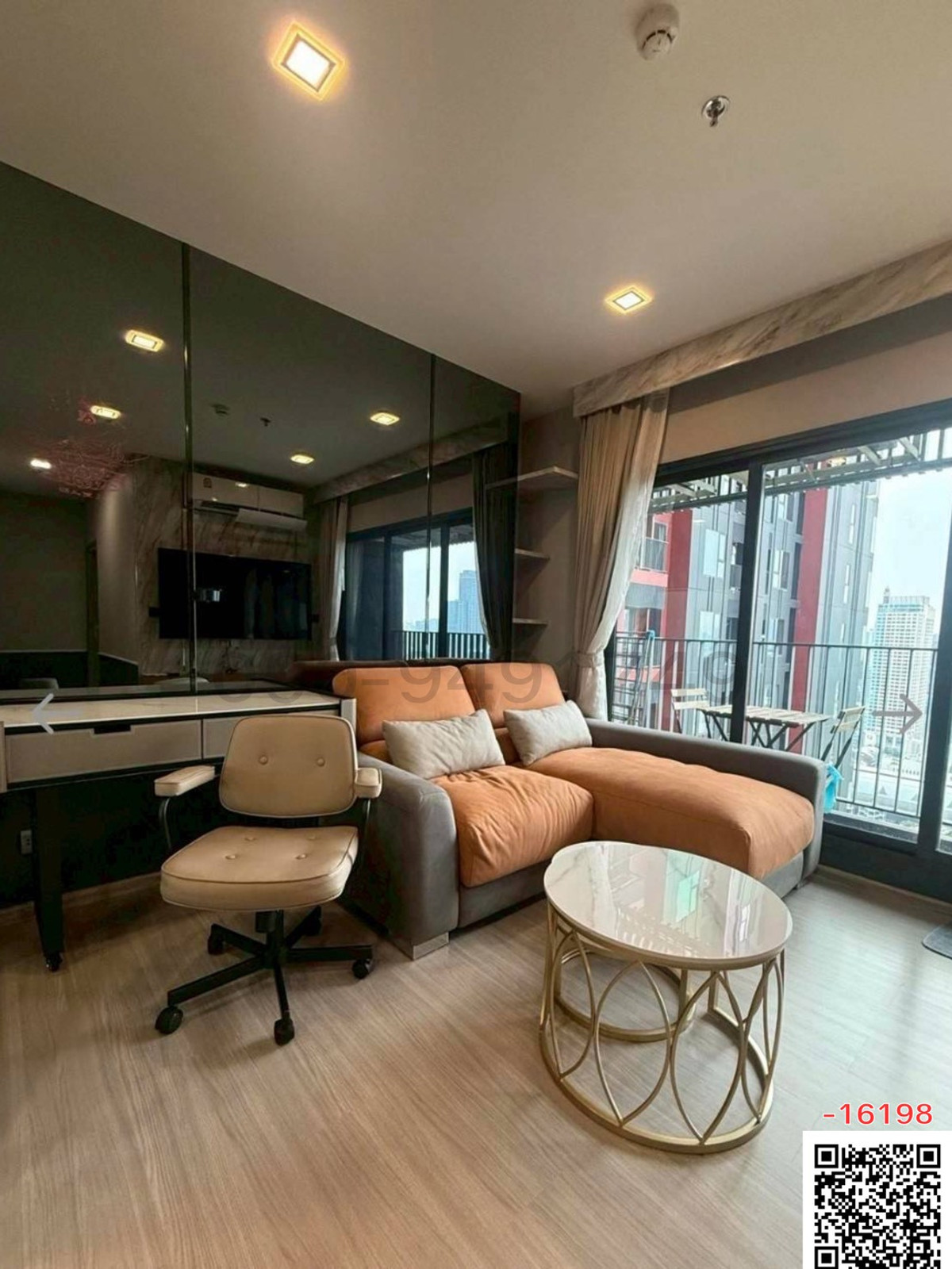 ให้เช่าคอนโดพระราม 9 เพชรบุรีตัดใหม่ RCA : เช่า คอนโด Life Asoke Hype ใกล้ Fortune Town  -16198 1 ห้องนอน  2 ห้องน้ำ ชั้น34  ขนาดห้อง62ตรม.  ราคา 45,000 บาท/เดือน  สิ่งอำนวยความสะดวก - The circle running garden - Scarlet foyer - Eclectic lobby - Hover bay - The muted garden - Athletic sky atrium -