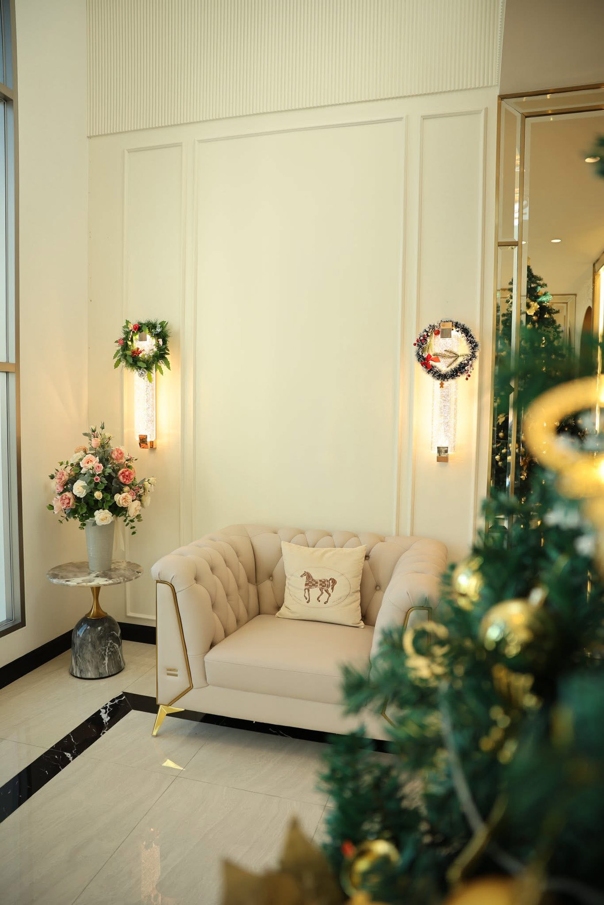 HouseLadkrabang, Suwannaphum Airport : Super Luxury house | Ready to move in immediately, Perfect Masterpiece Krungthep Kreetha, area 202 sq m | usable area 700 sq m • House facing south, corner plot, beautiful plot, 5 bedrooms | 6 bathrooms • Living room | Dining room • Thai kitchen + Western