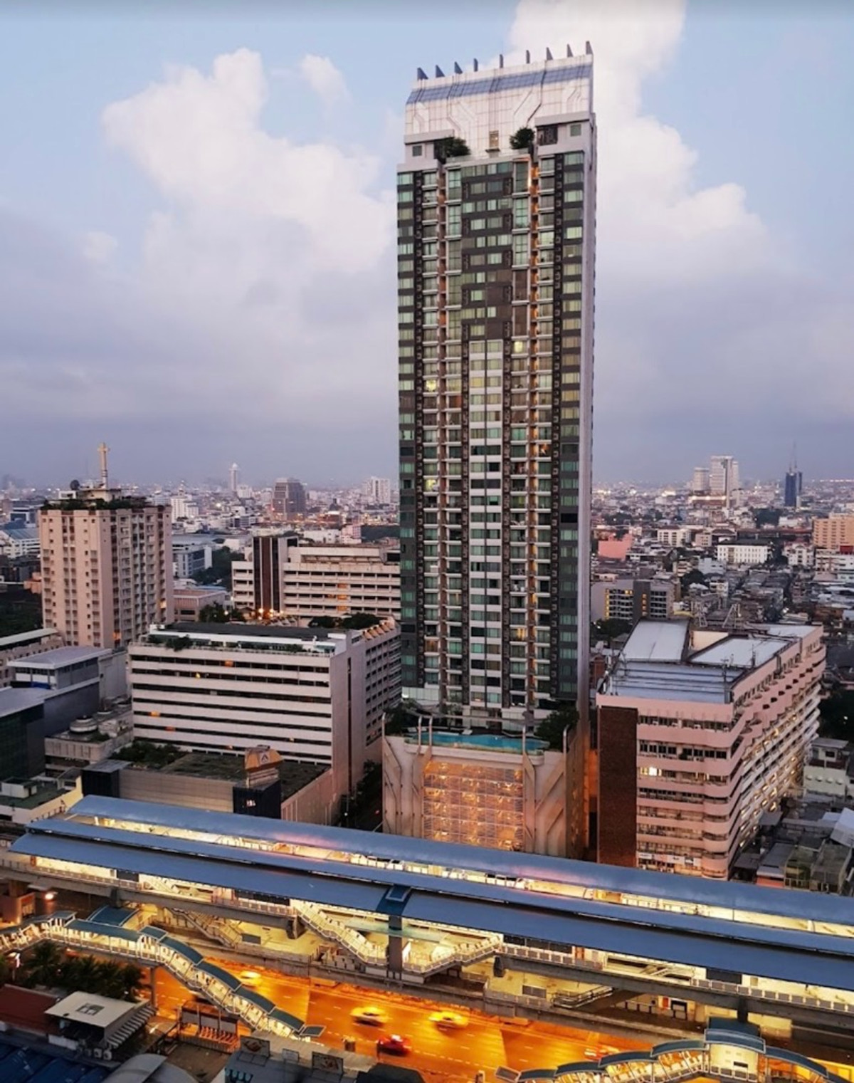 ขายคอนโดราชเทวี พญาไท : ขายด่วน!! จาก 19.9 ลดเหลือ 15.59 ลบ. แบบห้องไม่เคยปล่อยเช่า สภาพดีมาก ชั้น 18