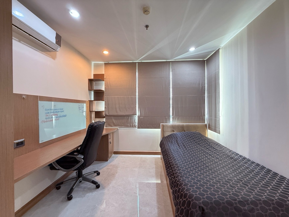 For RentCondoRama9, Petchburi, RCA : For rent, Supalai Wellington, 3 bedrooms, 3 bathrooms, 125 sq m, high floor, ready to move in, 70,000/month. If interested, contact 098-9655699.