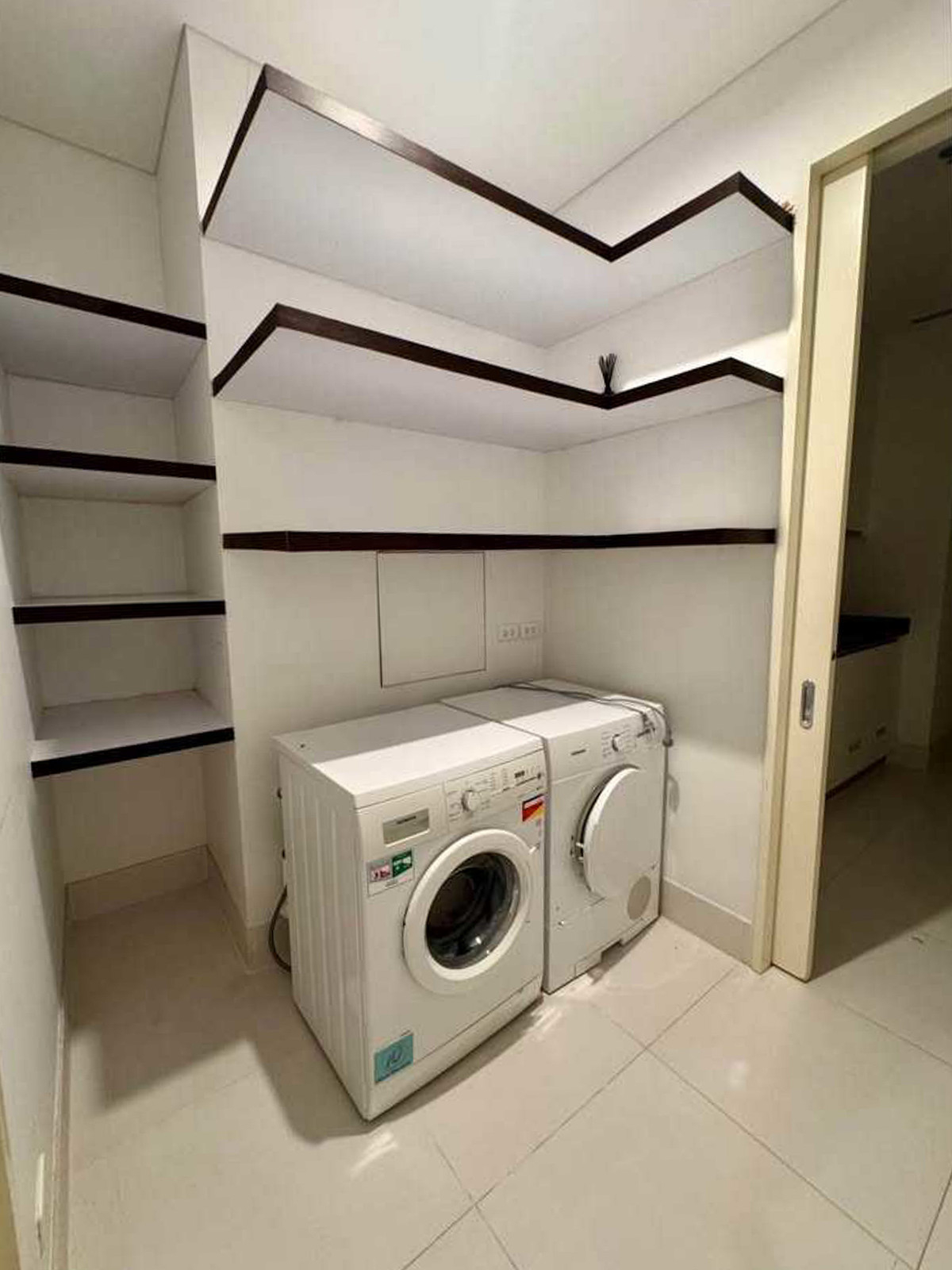 ให้เช่าคอนโดสาทร นราธิวาส : The Ritz-Carlton Residences Bangkok ยูนิตหรู 4 ห้องนอน ชั้นสูง วิวเมืองระดับไอคอน Please call: 062-496-6454