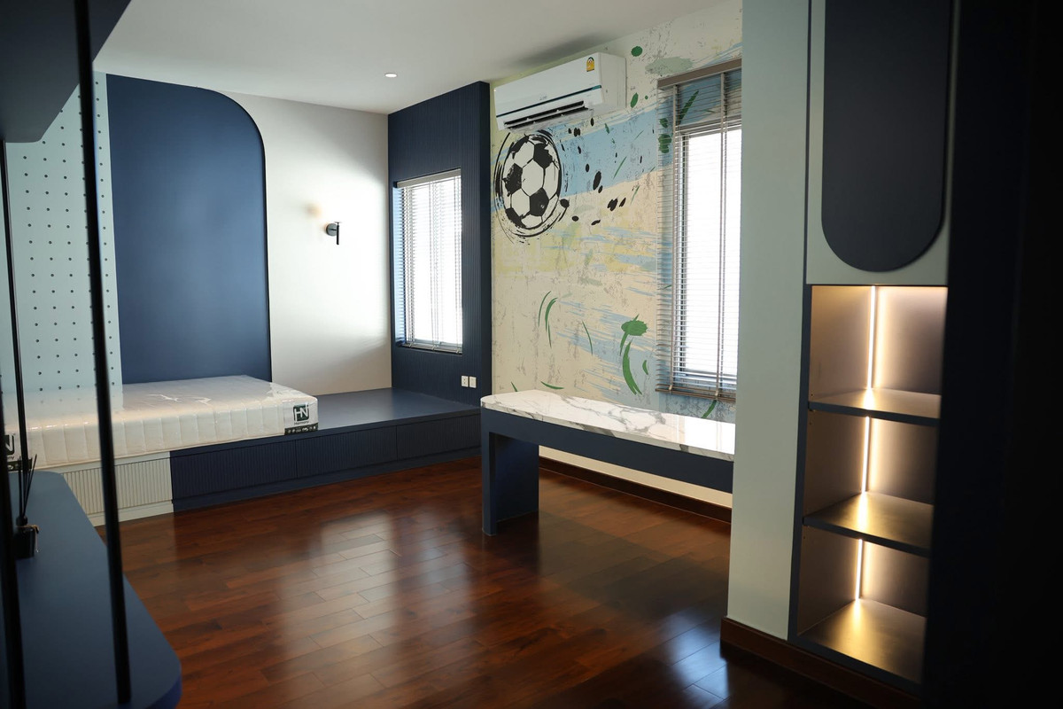 HouseLadkrabang, Suwannaphum Airport : Super Luxury house | Ready to move in immediately, Perfect Masterpiece Krungthep Kreetha, area 202 sq m | usable area 700 sq m • House facing south, corner plot, beautiful plot, 5 bedrooms | 6 bathrooms • Living room | Dining room • Thai kitchen + Western