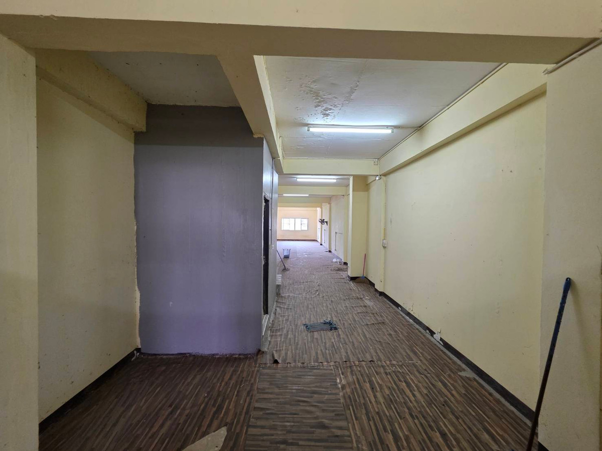 For RentShop HouseOnnut, Udomsuk : Commercial building for rent, Punnawithi zone, near BTS Punnawithi, only 4 minutes.