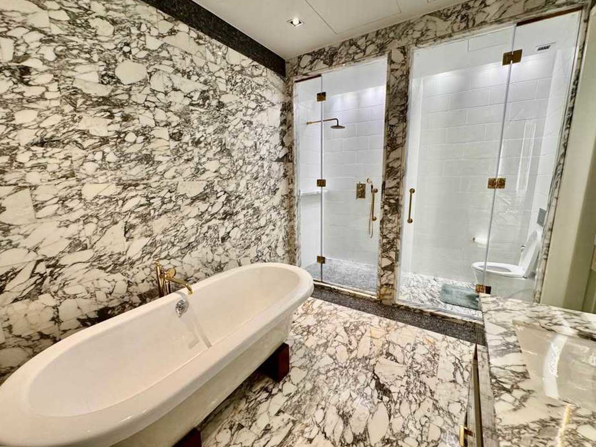 ให้เช่าคอนโดสาทร นราธิวาส : The Ritz-Carlton Residences Bangkok ยูนิตหรู 4 ห้องนอน ชั้นสูง วิวเมืองระดับไอคอน Please call: 062-496-6454