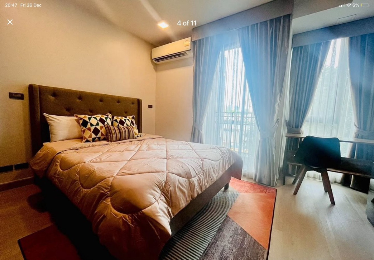 For RentCondoSukhumvit, Asoke, Thonglor : Venio Sukhumvit 10 rooms for rent in a quiet corner. Have privacy The view outside the window is a green, shady area.