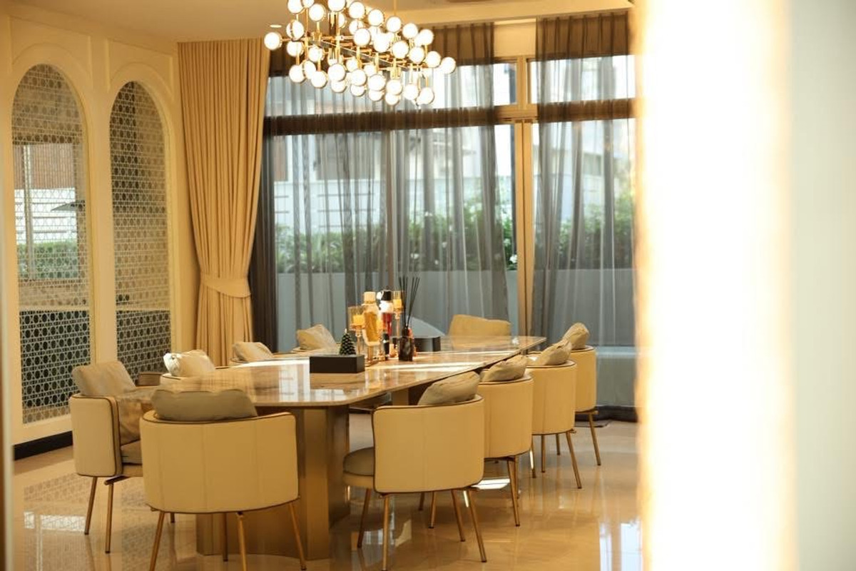 HouseLadkrabang, Suwannaphum Airport : Super Luxury house | Ready to move in immediately, Perfect Masterpiece Krungthep Kreetha, area 202 sq m | usable area 700 sq m • House facing south, corner plot, beautiful plot, 5 bedrooms | 6 bathrooms • Living room | Dining room • Thai kitchen + Western