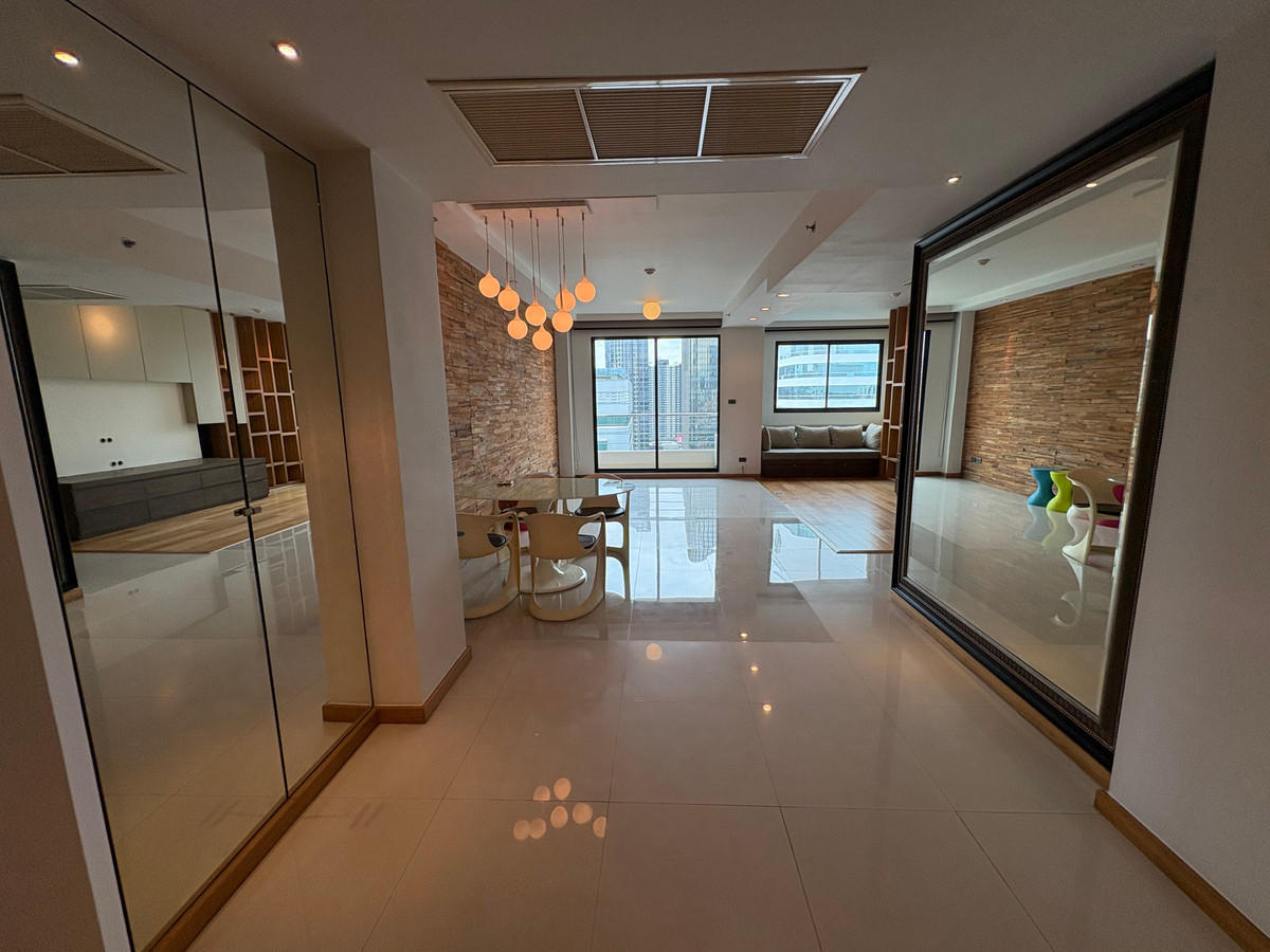 ขายคอนโดสุขุมวิท อโศก ทองหล่อ : ขายด่วน! คอนโดห้องใหญ่ 118 ตร.ม. ศุภาลัย พรีเมียร์ เพลส อโศก ชั้น 24 วิวสวย ห้องรีโนเวทกว้างพิเศษ ใกล้ MRT เพชรบุรี และ BTS อโศก