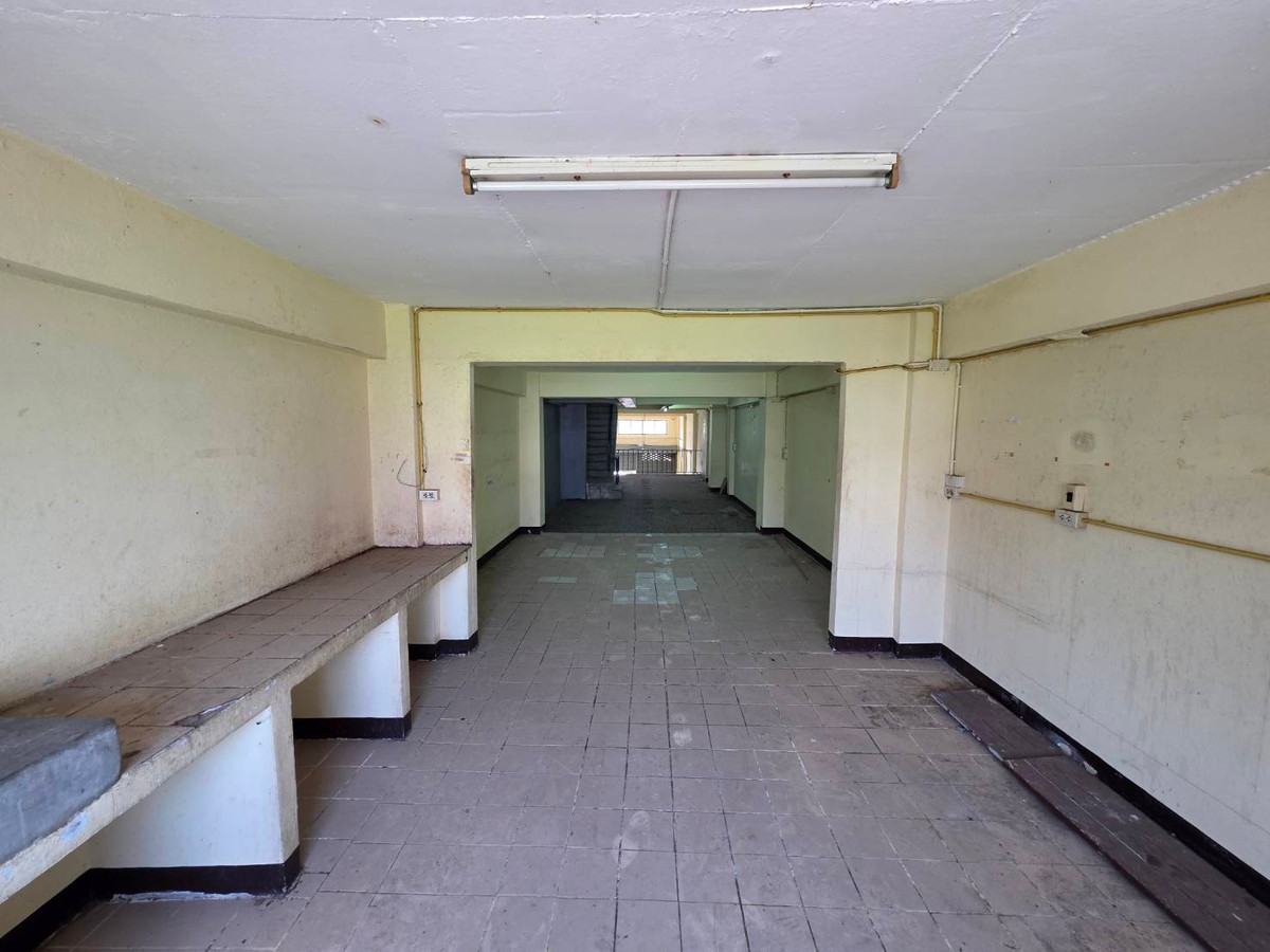 For RentShop HouseOnnut, Udomsuk : Commercial building for rent, Punnawithi zone, near BTS Punnawithi, only 4 minutes.