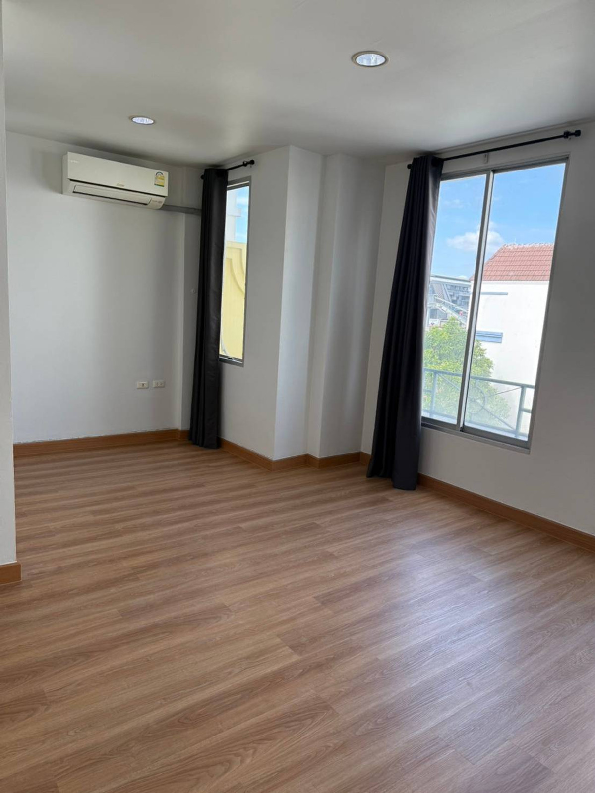 ให้เช่าทาวน์โฮมสมุทรปราการ สำโรง : ให้เช่าทาวน์โฮม บ้านกลางเมือง บริติช ทาวน์ ศรีนครินทร์ ใกล้ แม็คโคร ศรีนครินทร์ เพียง 2 นาที