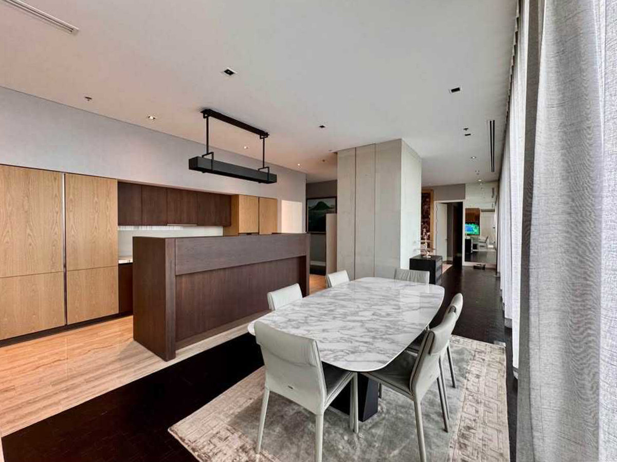 ให้เช่าคอนโดสาทร นราธิวาส : The Ritz-Carlton Residences Bangkok ยูนิตหรู 4 ห้องนอน ชั้นสูง วิวเมืองระดับไอคอน Please call: 062-496-6454