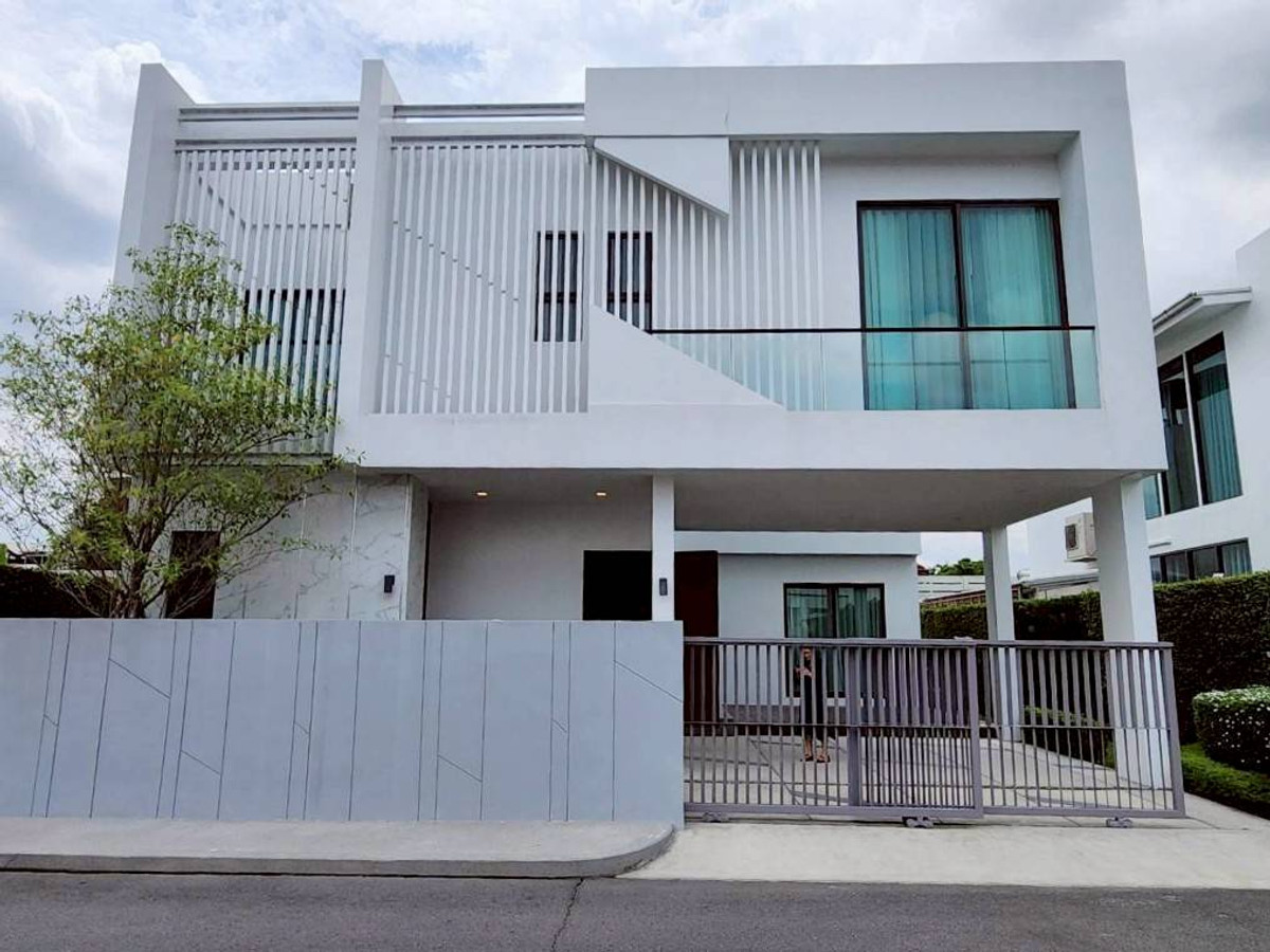For SaleHouseMin Buri, Romklao : Luxury Detached House for Sale near MRT – ARTIQUE Ramkhamhaeng 4–5 Bedrooms, 4 Bathrooms Price: Only 14.9 Million THB  For viewing appointment, call: 089•226•2428 (Khun Ning) (Add LINE via phone number)