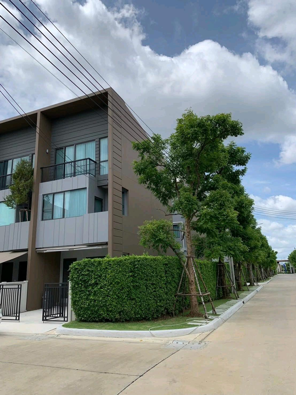 ให้เช่าทาวน์โฮมพระราม 5 ราชพฤกษ์ บางกรวย : ✨ ให้ฟีลบ้านเดี่ยว เป็นส่วนตัว เงียบสงบ พร้อมเข้าอยู่ทันที