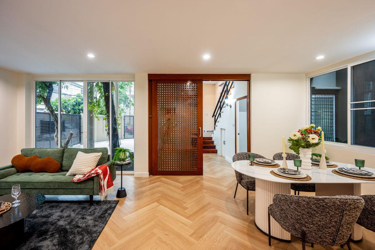 For SaleHome OfficeSapankwai,Jatujak : 📌𝐇𝐎𝐌𝐄 𝐎𝐅𝐅𝐈𝐂𝐄 / 3-storey detached house for sale, completely renovated, near 𝐌𝐑𝐓 Chatuchak and 𝐁𝐓𝐒 Mochit, just 300 meters. If interested, contact 095-424-3656