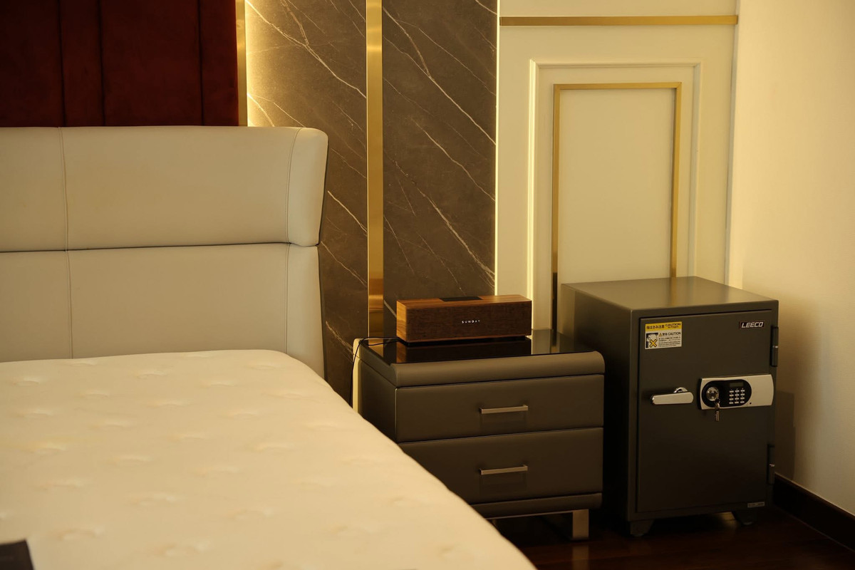 HouseLadkrabang, Suwannaphum Airport : Super Luxury house | Ready to move in immediately, Perfect Masterpiece Krungthep Kreetha, area 202 sq m | usable area 700 sq m • House facing south, corner plot, beautiful plot, 5 bedrooms | 6 bathrooms • Living room | Dining room • Thai kitchen + Western