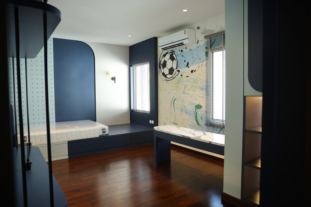 HouseLadkrabang, Suwannaphum Airport : Super Luxury house | Ready to move in immediately, Perfect Masterpiece Krungthep Kreetha, area 202 sq m | usable area 700 sq m • House facing south, corner plot, beautiful plot, 5 bedrooms | 6 bathrooms • Living room | Dining room • Thai kitchen + Western