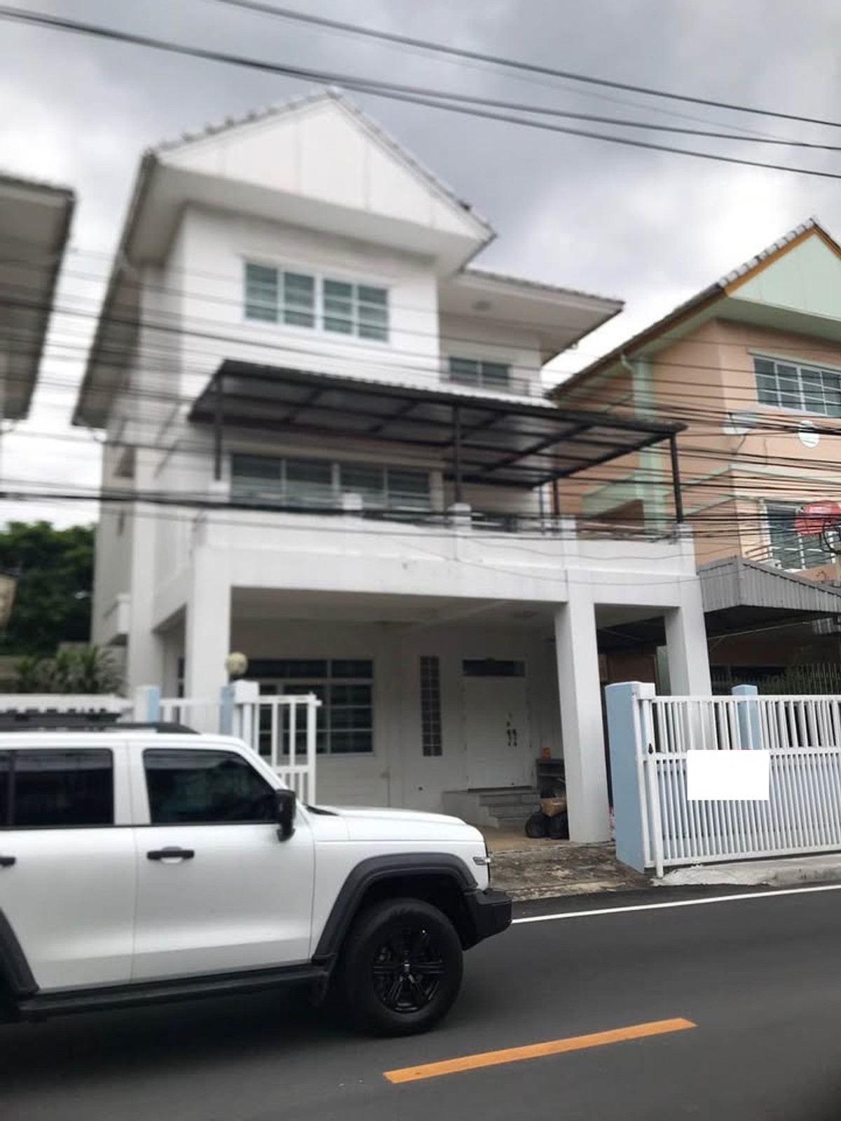 ให้เช่าบ้านรัชดา ห้วยขวาง : HR3125ให้เช่าบ้านเดี่ยว 3 ชั้น ทำเลใจกลางห้วยขวาง - ประชาราษฎร์บำเพ็ญ  ติดถนนหลัก เดินทางสะดวกสบาย 